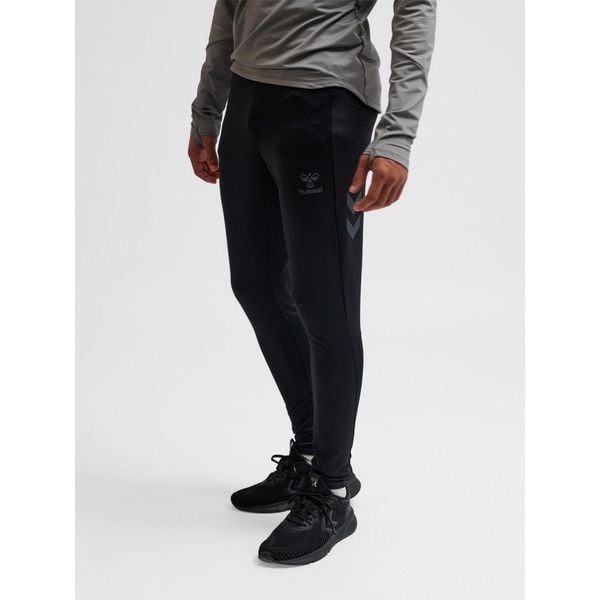 Legginsy Hummel Pro. Czarne szorty Hummel, bez wzorów, sportowe. Za 183.99 zł.