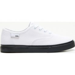 Tenisówki - Biały. Trampki marki Cropp. Za 59.99 zł.