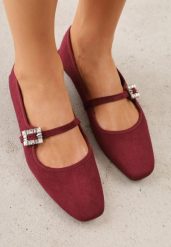 Bordowe Balerinki z Imitacji Zamszu o Fasonie Mary Jane z Cyrkoniową Klamrą Ireltise. Czerwone baleriny Renee, z aplikacjami, eleganckie, bez obcasa, bez zapięcia. Za 79.99 zł.