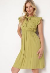 Jasnozielona Rozkloszowana Sukienka z Wiązanym Dekoltem i Gumką w Pasie Ozdobiona Falbanką Dimonima. Zielone sukienki Born2be, l, bez wzorów, eleganckie, bez kołnierzyka, bez ramiączek, midi, rozkloszowane. W wyprzedaży za 38.24 zł.