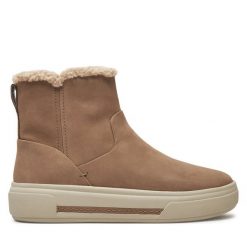 Botki Clarks. Brązowe botki Clarks, bez wzorów, bez obcasa, na płaskiej podeszwie, bez zapięcia. Za 569.99 zł.