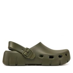 Klapki Birkenstock. Brązowe klapki Birkenstock, bez wzorów, bez obcasa, bez zapięcia. Za 349.99 zł.