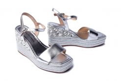 ALMA EN PENA V240956 diva silver, sandały damskie. Szare sandały Alma En Pena, bez wzorów, ze skóry, bez obcasa, na koturnie, bez zapięcia. Za 629.90 zł.