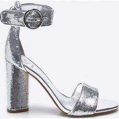 Guess Jeans - Sandały. Sandały marki QUECHUA. W wyprzedaży za 399.90 zł.