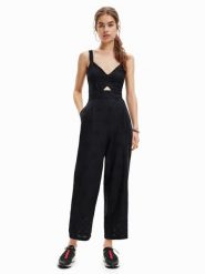 Desigual Kombinezon 23SWPW26 Czarny Regular Fit. Czarne sukienki Desigual, xl, bez wzorów, z wiskozy, bez kołnierzyka, bez ramiączek. Za 339.99 zł.