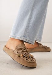 Beżowe Klapki VICES Typu Mule z Koralikami Frędzlami i Kokardą Dioleora. Brązowe klapki Born2be, z aplikacjami, eleganckie, bez obcasa, na płaskiej podeszwie, bez zapięcia. Za 119.99 zł.