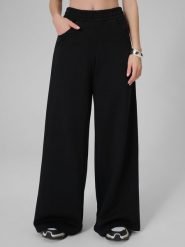 4F Spodnie dresowe z szerokimi nogawkami damskie - czarne L. Czarne spodnie sportowe 4f, bez wzorów, z bawełny, do biegania. Za 149.99 zł.