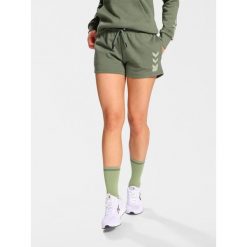 Damskie Szorty bawełniane Hummel Active. Zielone szorty sportowe Hummel, bez wzorów, z bawełny, na fitness i siłownię. Za 194.00 zł.