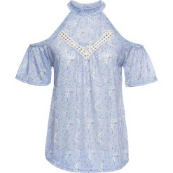 T-shirt z wycięciami bonprix niebieski perłowy w kwiaty. T-shirty marki 4f. Za 27.99 zł.