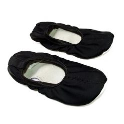 Buty do gimnastyki Aktivsport. Czarne buty treningowe AKTIVSPORT, bez wzorów, ze skóry, bez zapięcia, na jogę i pilates. Za 27.63 zł.