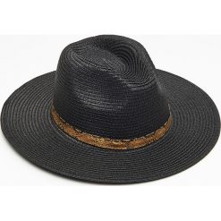 Kapelusz - Czarny. Kapelusze marki Cropp. Za 39.99 zł.