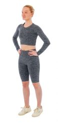 Damski zestaw sportowy Xtreme - krótkie spodenki + sportowy Croptop - Antracyt. Szare szorty sportowe XTREME SOCKSWEAR, bez wzorów, z materiału, z podwyższonym stanem, na fitness i siłownię. Za 190.74 zł.