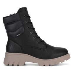 Botki Rieker. Czarne botki Rieker, bez wzorów, bez obcasa, na płaskiej podeszwie, bez zapięcia. Za 399.99 zł.