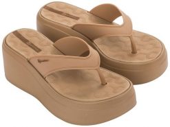 Buty klapki damskie japonki Ipanema Solaris platforma beżowe. Brązowe japonki Ipanema, bez wzorów, z gumy. Za 199.00 zł.