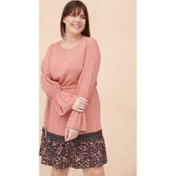Sukienka Szilla Plus Size Maczek Br. Róż. Czerwone sukienki blue shadow, na co dzień, l, z aplikacjami, z koronki, bez kołnierzyka, plus size, bez ramiączek, dopasowane. W wyprzedaży za 98.97 zł.