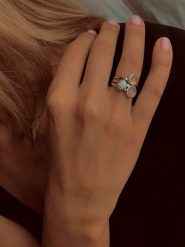 Les Petites Précieuses Srebrny pierścionek z kamieniami szlachetnymi rozmiar: 54. Różowe pierścionki Les Petites Précieuses, z cyrkonią, srebrne. Za 297.26 zł.