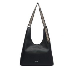 Torebka Calvin Klein. Czarne torebki klasyczne Calvin Klein, bez wzorów, klasyczne, bez dodatków. Za 569.99 zł.