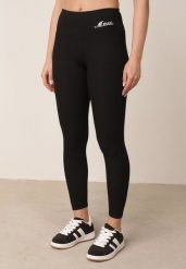 Czarne Legginsy w Prążki z Wysokim Stanem Ozdobione Haftowanym Napisem Aegerine. Czarne legginsy Born2be, m, z aplikacjami, z jeansu, z podwyższonym stanem. Za 29.99 zł.