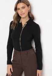 Czarna Koszula z Bawełną i Ozdobną Panterką Edirithia. Czarne koszule Born2be, xs, bez wzorów, z bawełny, eleganckie, bez kołnierzyka, bez ramiączek. W wyprzedaży za 16.99 zł.