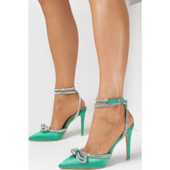 Zielone Sandały Friel. Zielone sandały Born2be, z aplikacjami, z satyny, glamour, ze szpiczastym noskiem, bez obcasa, na obcasie, bez zapięcia. W wyprzedaży za 118.99 zł.