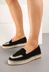 Czarne Espadryle na Plecionej Podeszwie Zdobione Haftem Emlexia. Czarne espadryle Born2be, z aplikacjami, z jeansu, boho, bez obcasa, na obcasie. W wyprzedaży za 84.99 zł.