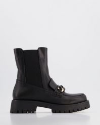 SZTYBLETY Z ŁAŃCUCHEM 0108840 BLACK. Czarne botki Venezia, bez wzorów, ze skóry, bez obcasa, bez zapięcia. Za 319.00 zł.
