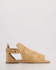 BEŻOWE SANDAŁY 35422300 BEIGE. Brązowe sandały Venezia, bez wzorów, ze skóry, bez obcasa, bez zapięcia. Za 259.00 zł.