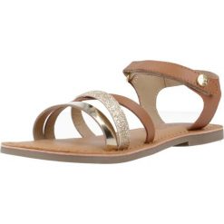 Sandały Gioseppo Model Lawtey Kolor Brązowy. Brązowe sandały Gioseppo, bez wzorów, ze skóry, bez obcasa, bez zapięcia. W wyprzedaży za 143.65 zł.