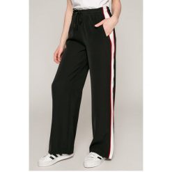 Calvin Klein Jeans - Spodnie. Spodnie materiałowe marki Calvin Klein Jeans. W wyprzedaży za 269.90 zł.