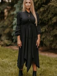 Sukienka Model Inga Black - Jersa. Czarne sukienki Jersa, na co dzień, l, bez wzorów, z materiału, eleganckie, bez kołnierzyka, plus size, bez ramiączek. Za 376.65 zł.