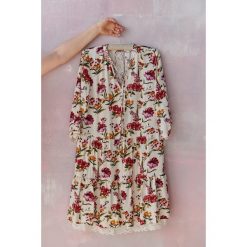 Sukienka Natura Plus Size Flowers. Sukienki blue shadow, plus size, bez wzorów, z koronki, bez kołnierzyka, plus size, bez ramiączek. W wyprzedaży za 164.95 zł.