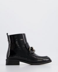 CZARNE BOTKI Z ŁAŃCUCHEM 633322 22 BLACK. Czarne botki Venezia, bez wzorów, ze skóry, bez obcasa, bez zapięcia. Za 239.00 zł.