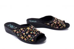 ADANEX 27979 SIK1DN czarny, kapcie damskie. Czarne kapcie Adanex, bez wzorów. Za 74.99 zł.
