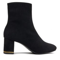 Botki Ted Baker. Czarne botki Ted Baker, bez wzorów, bez obcasa, na słupku, bez zapięcia. Za 599.99 zł.