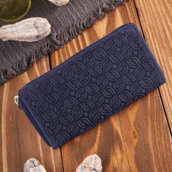 Portfel damski skórzany w geometryczny wzór granatowy RFID Paolo Peruzzi T-116-HDB. Niebieskie portfele PAOLO PERUZZI, bez wzorów, ze skóry. Za 69.00 zł.