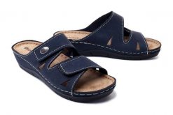 INBLU OE-02 004 granatowy, klapki profilaktyczne damskie. Niebieskie klapki Inblu, bez wzorów, ze skóry, bez obcasa, bez zapięcia. Za 152.90 zł.