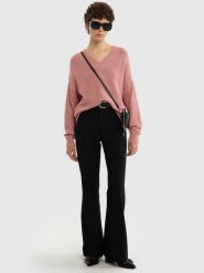 Sweter damski z wiskozy z dekoltem v-neck różowy Cyntiana 600. Czerwone swetry BIG STAR, l, bez wzorów, ze skóry, eleganckie, bez ramiączek. W wyprzedaży za 159.99 zł.