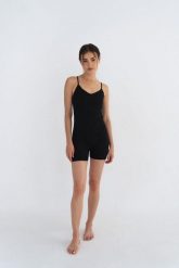 Kombinezon do jogi Moonholi Angel z ramiączkami. Czarne kombinezony MOONHOLI, s, bez wzorów, z elastanu, eleganckie, bez kołnierzyka, bez ramiączek. Za 259.00 zł.