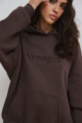 Bluza typu oversize z HAFTEM w kolorze BROWN - EVANS SATIN-UNI. Brązowe bluzy Marsala, l, bez wzorów, z bawełny, bez ramiączek, z kapturem. Za 299.90 zł.