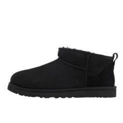 Buty do chodzenia dla dorosłych UGG Classic Ultra Mini Boot Black. Czarne buty treningowe UGG, bez wzorów, bez zapięcia, trekkingowe. Za 769.00 zł.