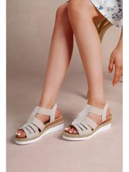 Foreverfolie Sandały w kolorze beżowym na koturnie rozmiar: 41. Brązowe sandały Foreverfolie, bez wzorów, z otwartym noskiem, bez obcasa, na koturnie, bez zapięcia. Za 121.99 zł.