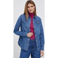Armani Exchange Koszula jeansowa 3LYC48.Y1VVZ damska regular z kołnierzykiem klasycznym. Niebieskie koszule Armani Exchange, m, bez wzorów, z jeansu, klasyczne, bez kołnierzyka, bez ramiączek. W wyprzedaży za 329.99 zł.