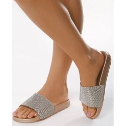 Złote Klapki Best-Selling. Klapki marki Born2be. Za 49.99 zł.