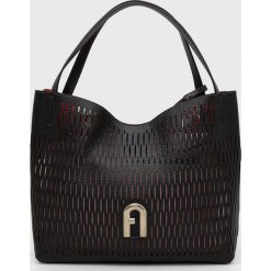 Furla torebka skórzana kolor czarny. Czarne shopper bag Furla, bez wzorów, na ramię, bez dodatków. Za 1,959.90 zł.