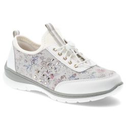 Półbuty damskie S.Barski, cholewka ze skóry naturalnej wsuwane płaskie lekkie i wygodne, białe, GR61-5990. Białe półbuty wsuwane S.BARSKI, bez wzorów, ze skóry, bez obcasa, na płaskiej podeszwie. Za 199.00 zł.