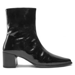 Botki Vagabond Shoemakers. Czarne botki Vagabond Shoemakers, bez wzorów, bez obcasa, na słupku, bez zapięcia. Za 399.99 zł.