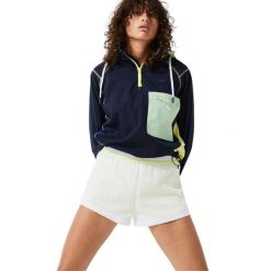Spodenki damskie Lacoste. Białe szorty sportowe Lacoste, z aplikacjami, z gumy, na fitness i siłownię. Za 237.00 zł.