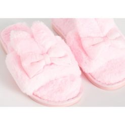 Pluszowe kapcie z uszami - Różowy. Kapcie marki Sinsay. Za 39.99 zł.
