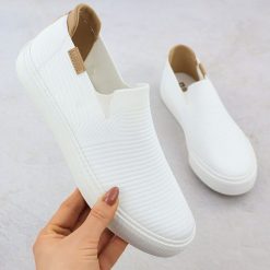 Tenisówki tekstylne slip on białe Big Star RR274717. Białe buty sportowe lifestyle BIG STAR, bez wzorów, z tkaniny, retro, bez zapięcia. Za 99.00 zł.