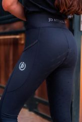 Damskie legginsy jeździeckie z pełną przyczepnością JD Attack Cathrine. Czarne legginsy JD ATTACK, bez wzorów, z elastanu. Za 329.00 zł.